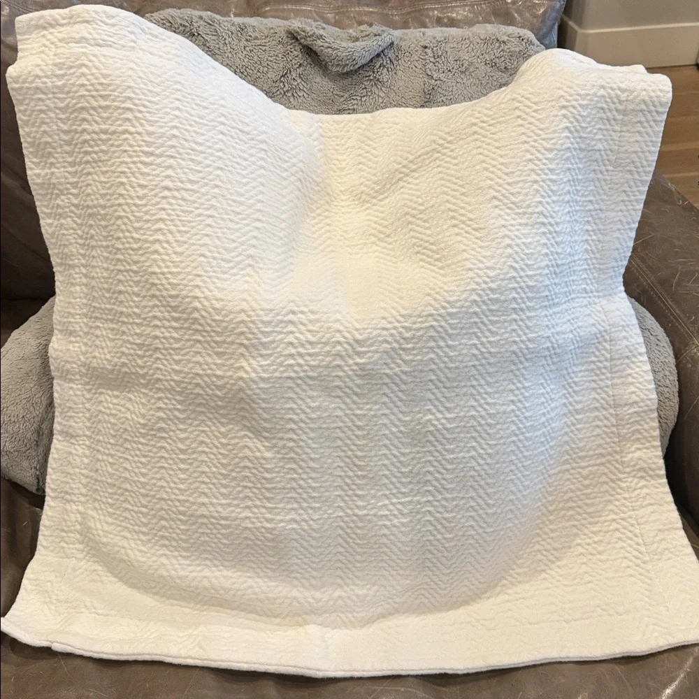 DOCOFIL PORTUGAL set of 2 Euro Pillow Shams 100% cotton 26 x 26 White Chevron - Picture 2 of 7